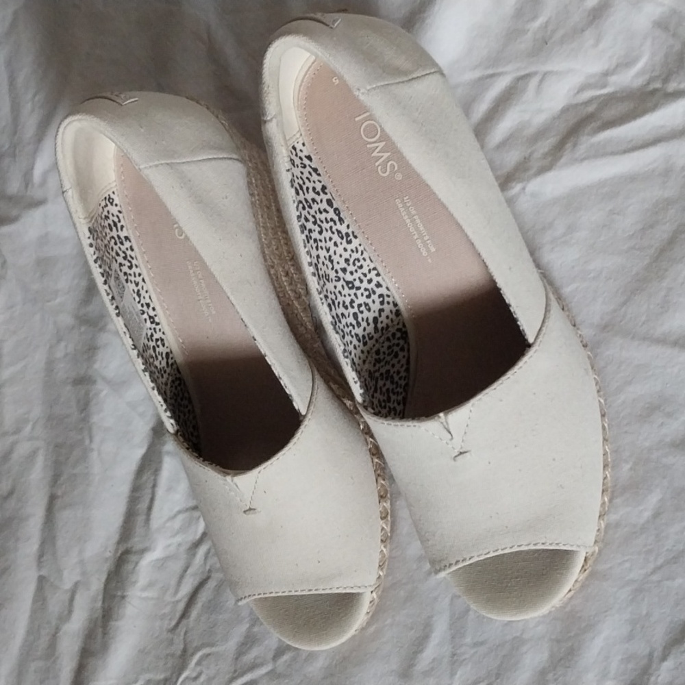 Brand New Toms Wedge Espadrille Open Toe Beige Canvas Slide On Heels Size 6.5